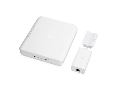 Ubiquiti, Flex Switch kültéri IP67-es ház + Ethernet patch kábel és 60W PoE adapter